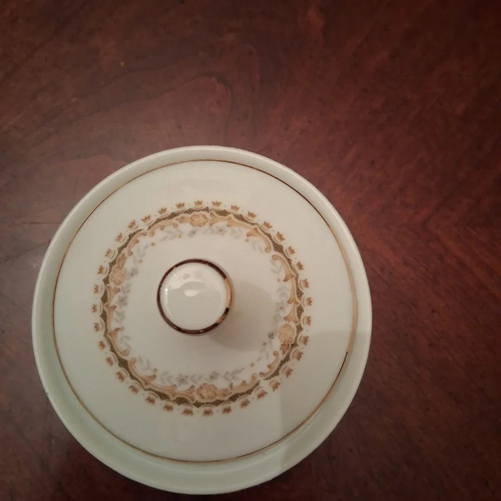 Signature Collection Select Fine China Queen Anne Sugar Bowl with Lid Japan